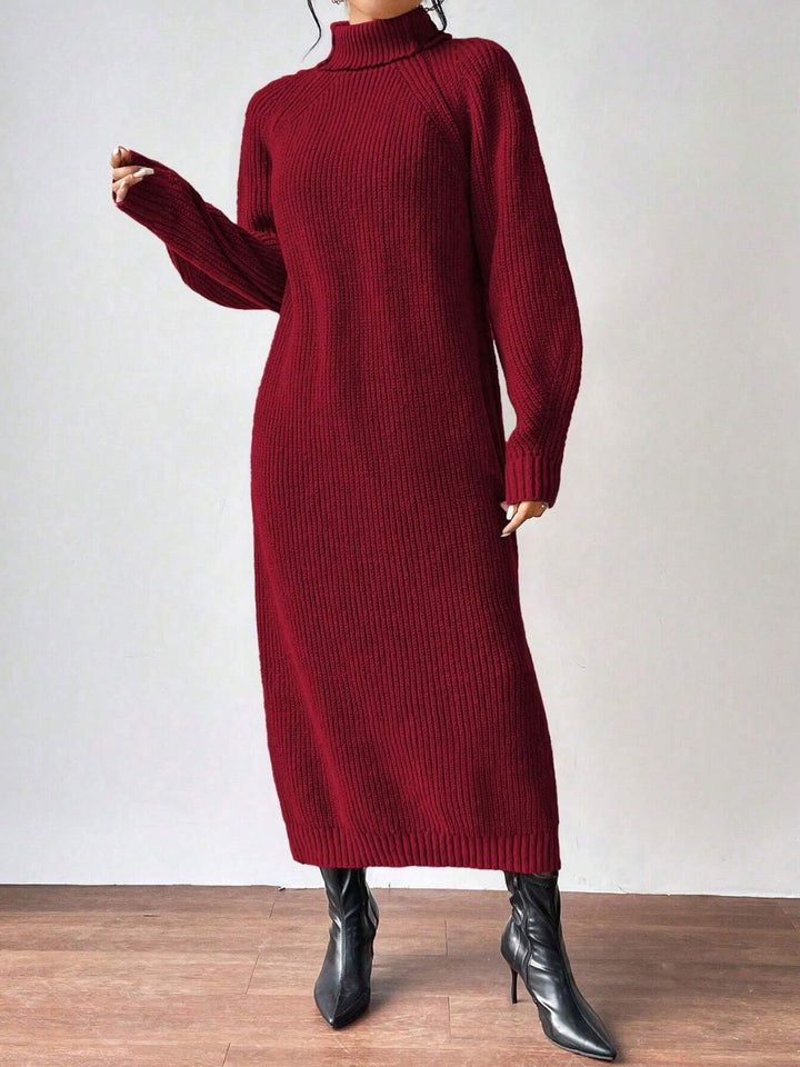 Dammode stickad klänning med hög krage och lös passform Mirla-Eva Jonsson