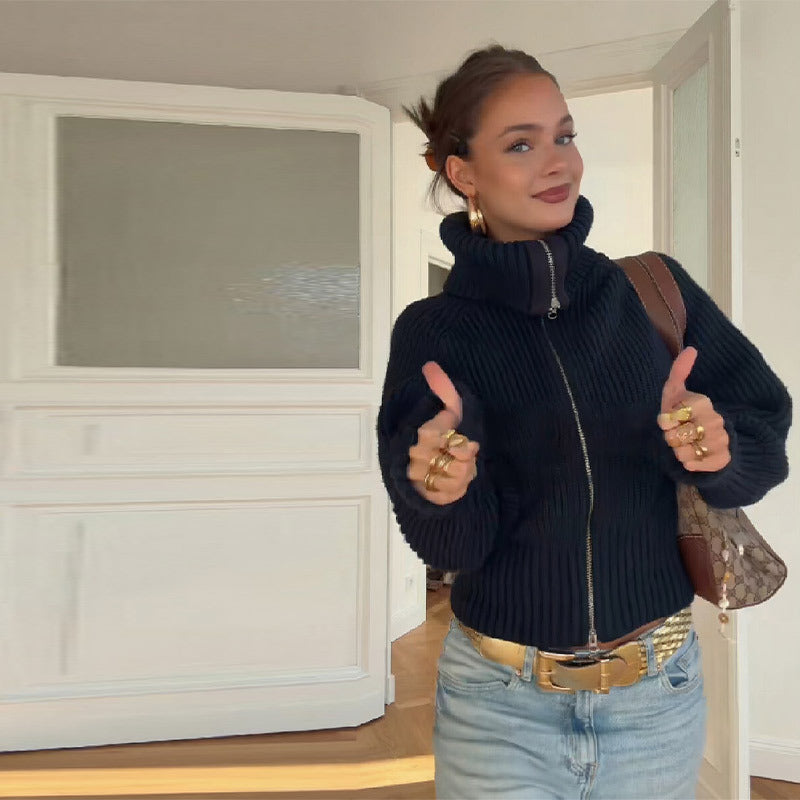 Damn stickad jacka med hög krage och modernt blixtlås Mirla-Eva Jonsson
