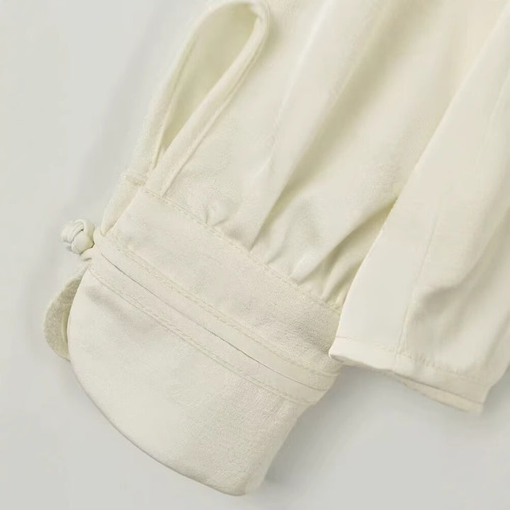 Damon blusenshirt med elegant ståkrage och dekorativa knapppdetaljer Mirla-Eva Jonsson