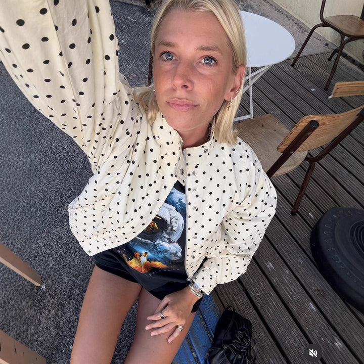 Damövergångjacka med moderna prickar Mirla-Eva Jonsson