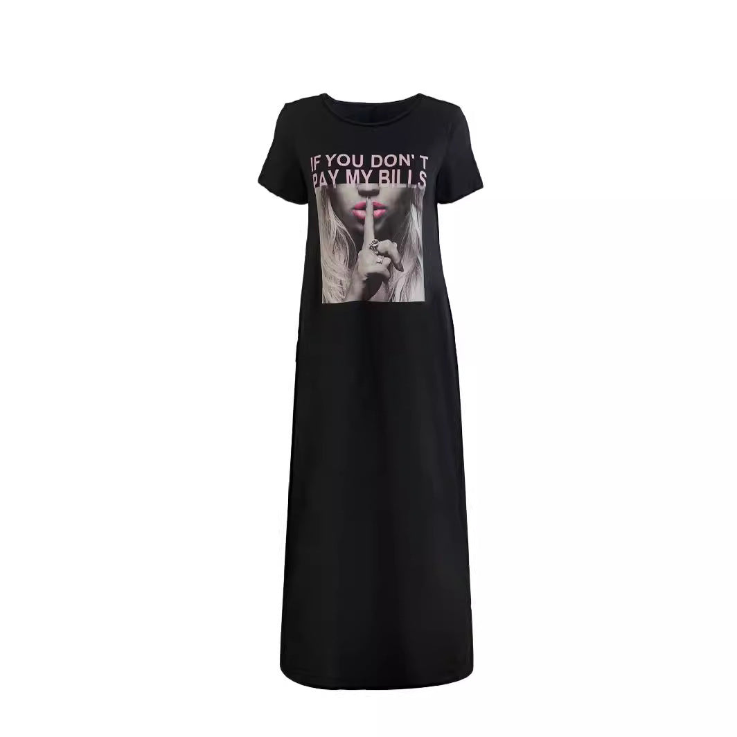 Damoversize T-shirt-klänning med grafiskt tryck och praktiska fickor Mirla-Eva Jonsson