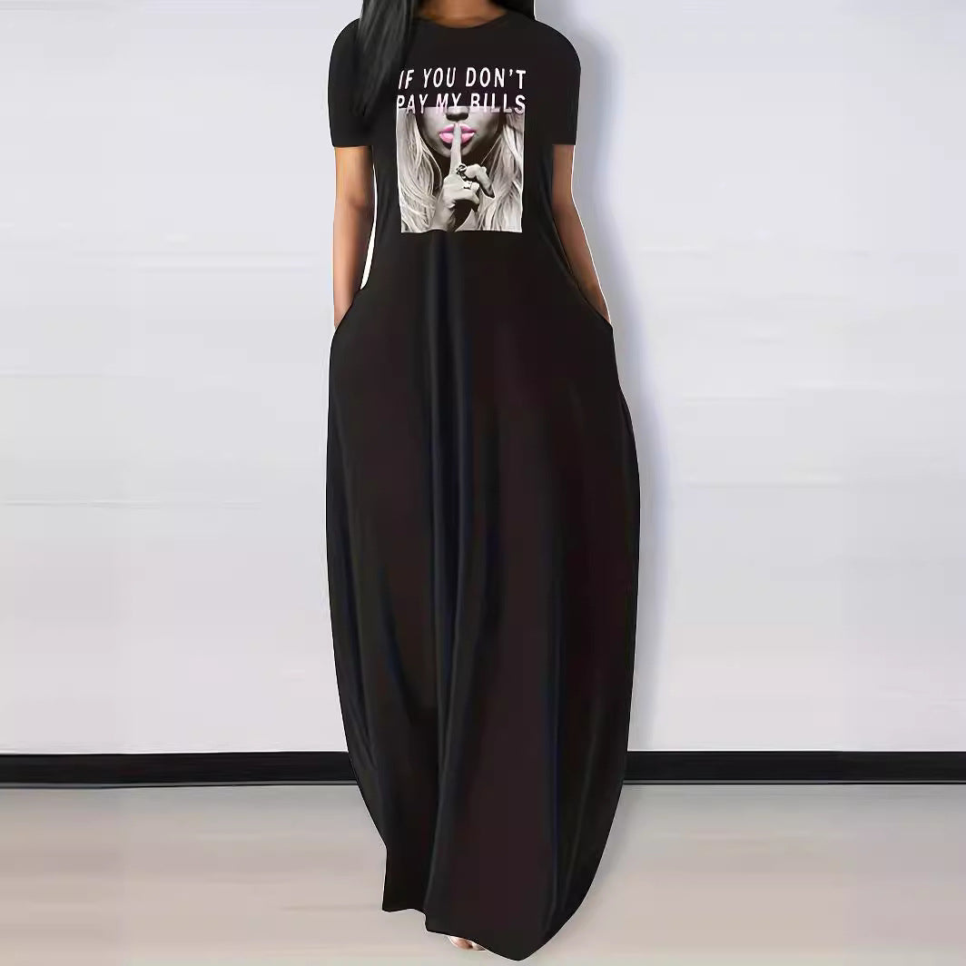 Damoversize T-shirt-klänning med grafiskt tryck och praktiska fickor Mirla-Eva Jonsson