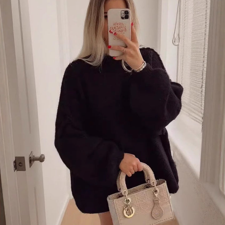 Damoversize stickad tröja med mjukt material och modiga ärmar Mirla-Eva Jonsson