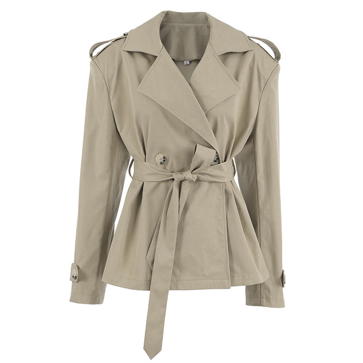 Damoversize trenchcoat med bred krage och dekorativa knapppdetaljer Mirla-Eva Jonsson