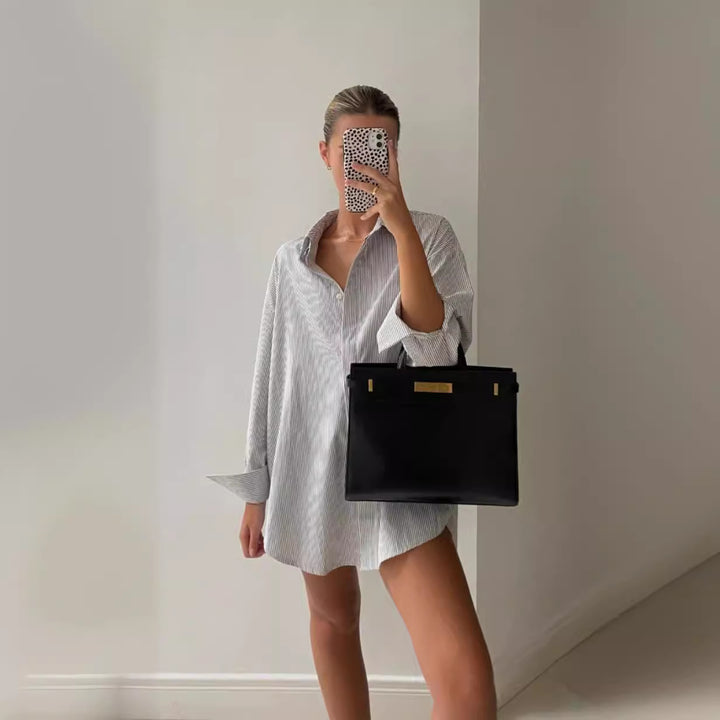 Damoversized skjortblus med randigt mönster och rundad nederkant Mirla-Eva Jonsson