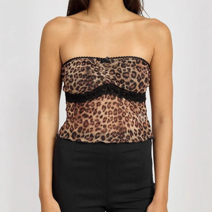Dams Bandeau-top med trendigt leopardmönster och ömt spetskant Mirla-Eva Jonsson
