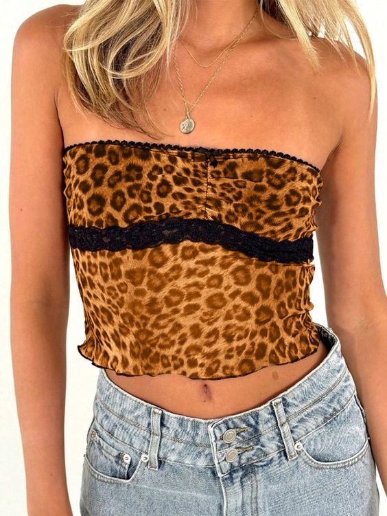Dams Bandeau-top med trendigt leopardmönster och ömt spetskant Mirla-Eva Jonsson