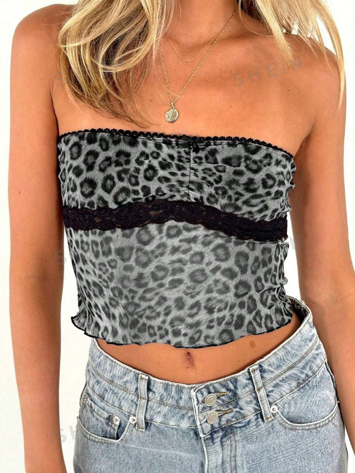 Dams Bandeau-top med trendigt leopardmönster och ömt spetskant Mirla-Eva Jonsson