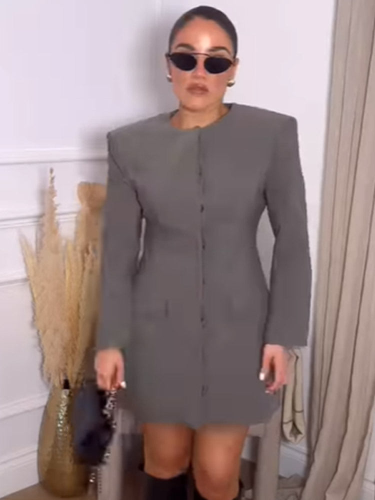 Dams Blazer-klänning med oversized axlar Mirla-Eva Jonsson