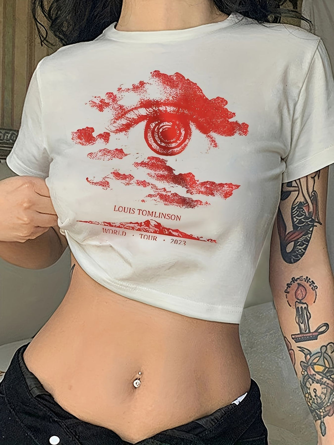 Dams Crop-T-Shirt med kreativt ögonmotiv och turnétryck Mirla-Eva Jonsson