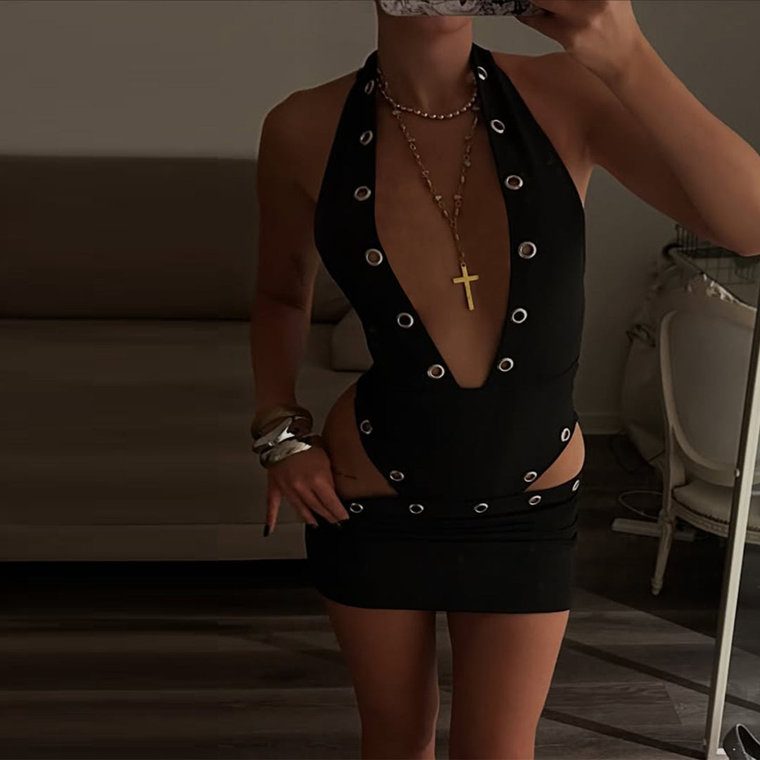 Dams Cut-Out Mini-dress med djup V-ringning och dekorativ knappslå Mirla-Eva Jonsson