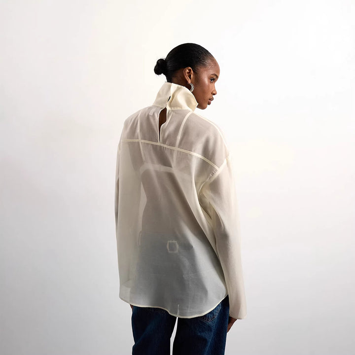 Dams Elegant Blus i transparent tyg med stående krage Mirla-Eva Jonsson