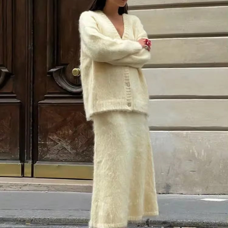 Dams Elegant Cardigan och Kjol av Mirla-Eva Jonsson