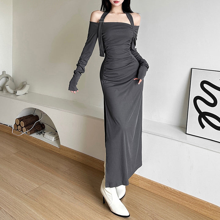 Dams Elegant Maxiklänning med asymmetrisk axeldesign och raffinerade volangdetaljer Mirla-Eva Jonsson