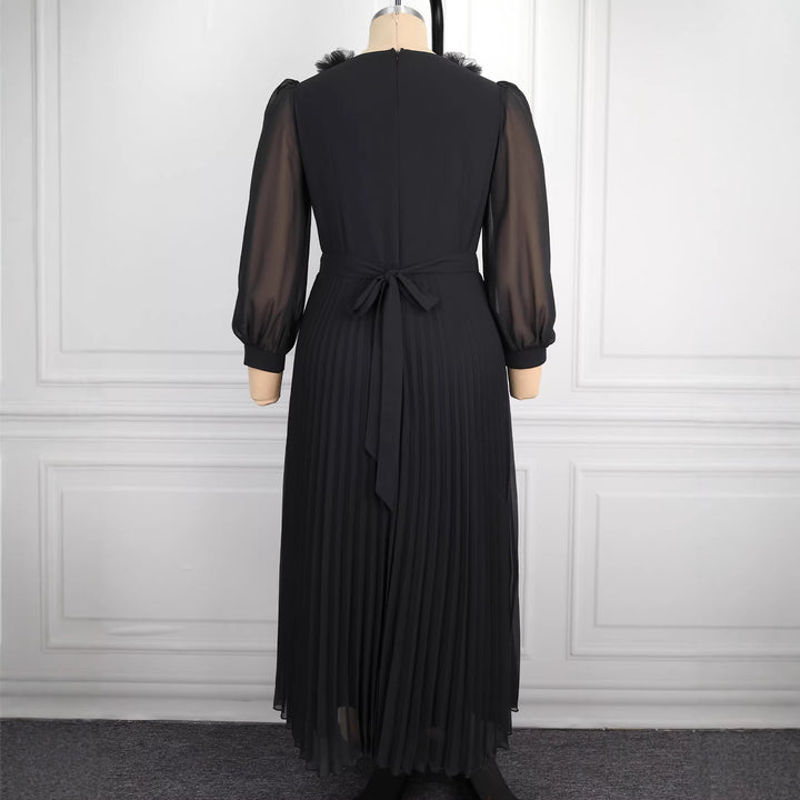 Dams Elegant plisserad midi-klänning med volangdetaljer Mirla-Eva Jonsson