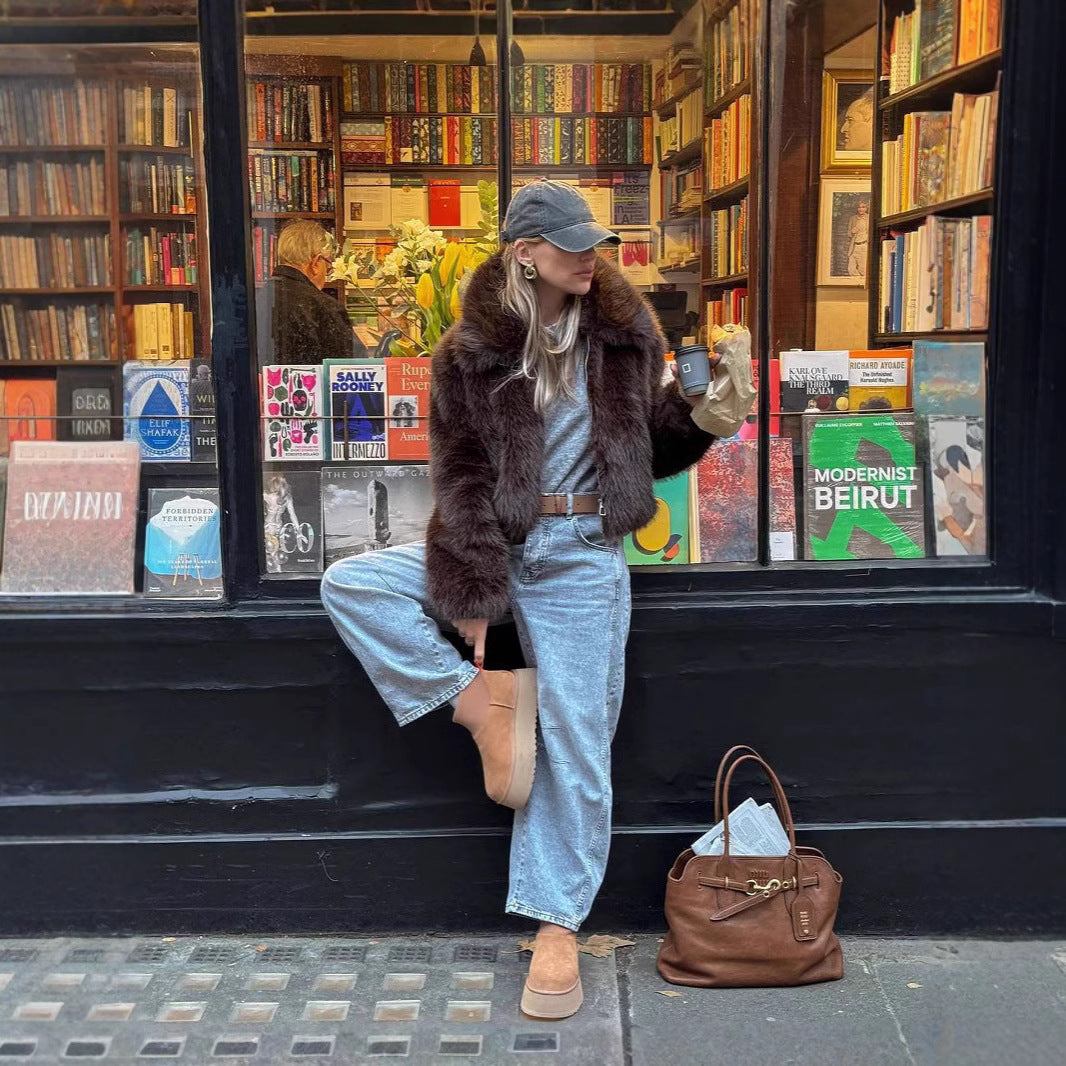 Dams Fashionabel Konstpälsjacka med cropped snitt och voluminösa ärmar Mirla-Eva Jonsson