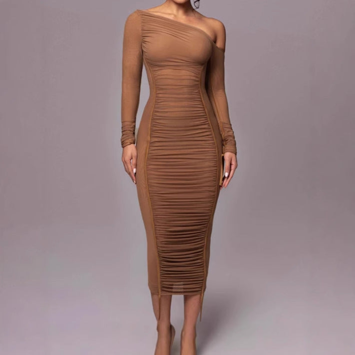 Dams Figurformande Wickelkleid med asymmetrisk skärning och raffinerade volangdetaljer Mirla-Eva Jonsson