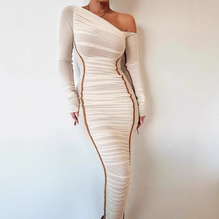 Dams Figurformande Wickelkleid med asymmetrisk skärning och raffinerade volangdetaljer Mirla-Eva Jonsson