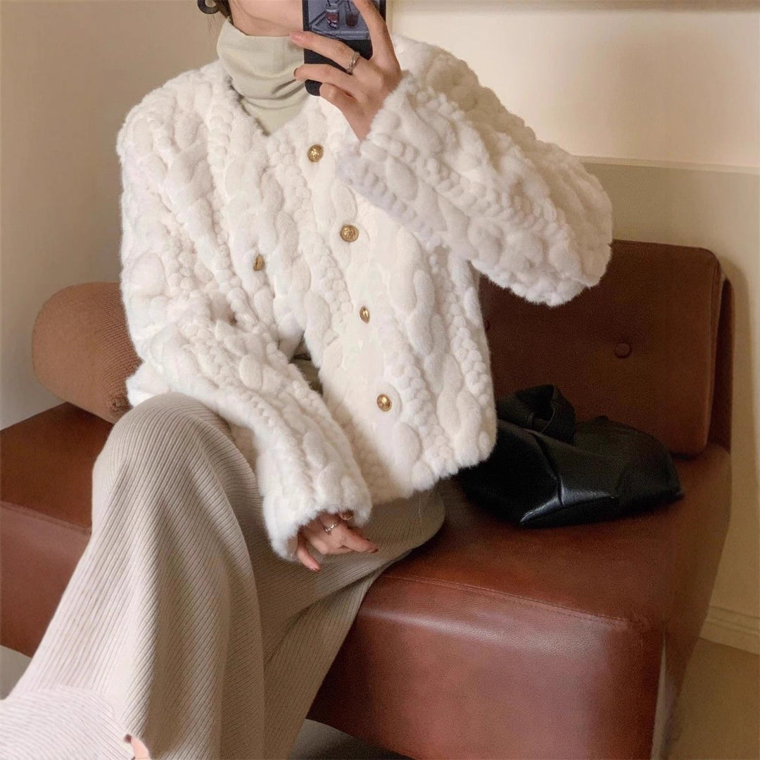 Dams Fluffy Cardigan med guldknappdetaljer Mirla-Eva Jonsson