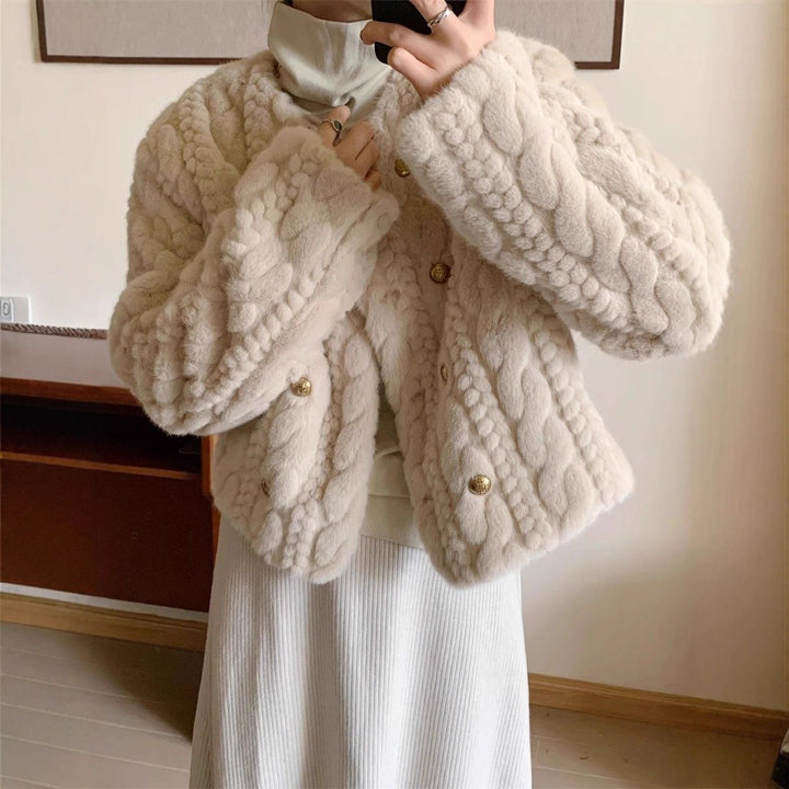Dams Fluffy Cardigan med guldknappdetaljer Mirla-Eva Jonsson