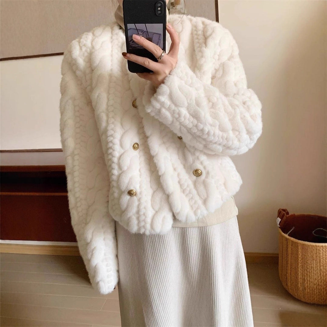 Dams Fluffy Cardigan med guldknappdetaljer Mirla-Eva Jonsson