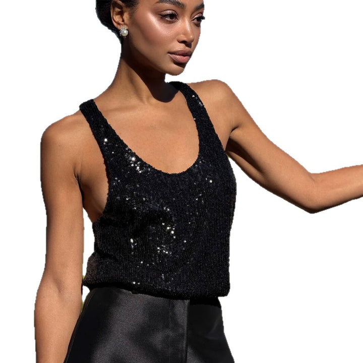 Dams Glamorous Sequin Top med Djup Urringning och Elegant Skärning Mirla-Eva Jonsson
