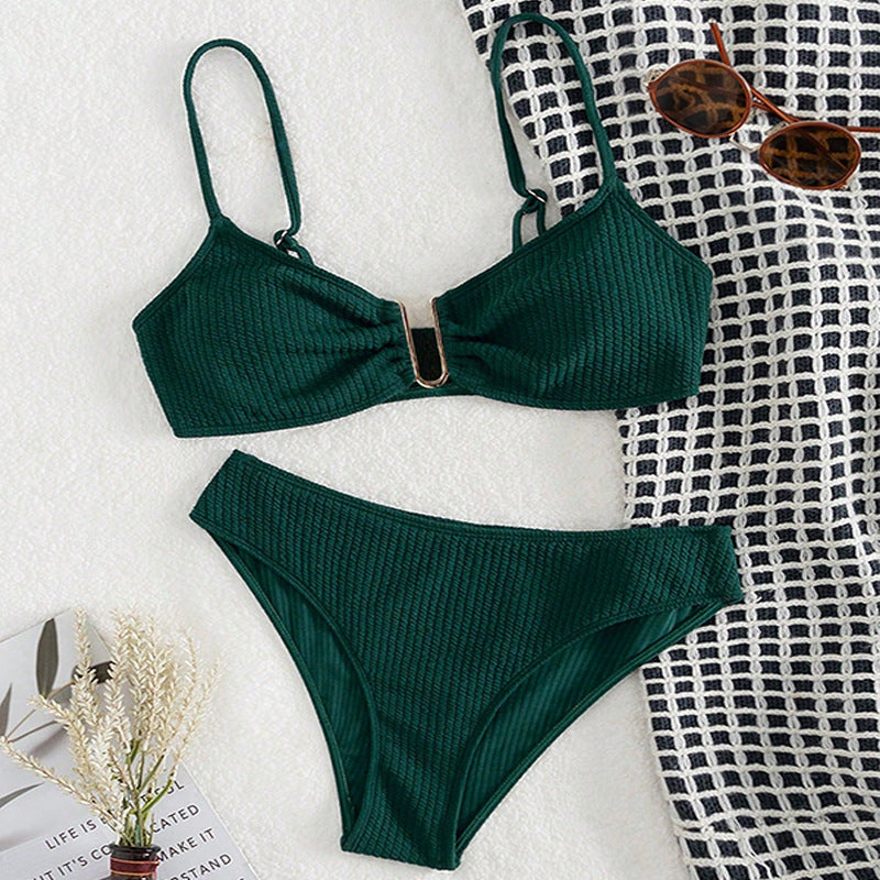Dams High-Waist Bikini med elegant ringdetalj och raffinerad textur Mirla-Eva Jonsson