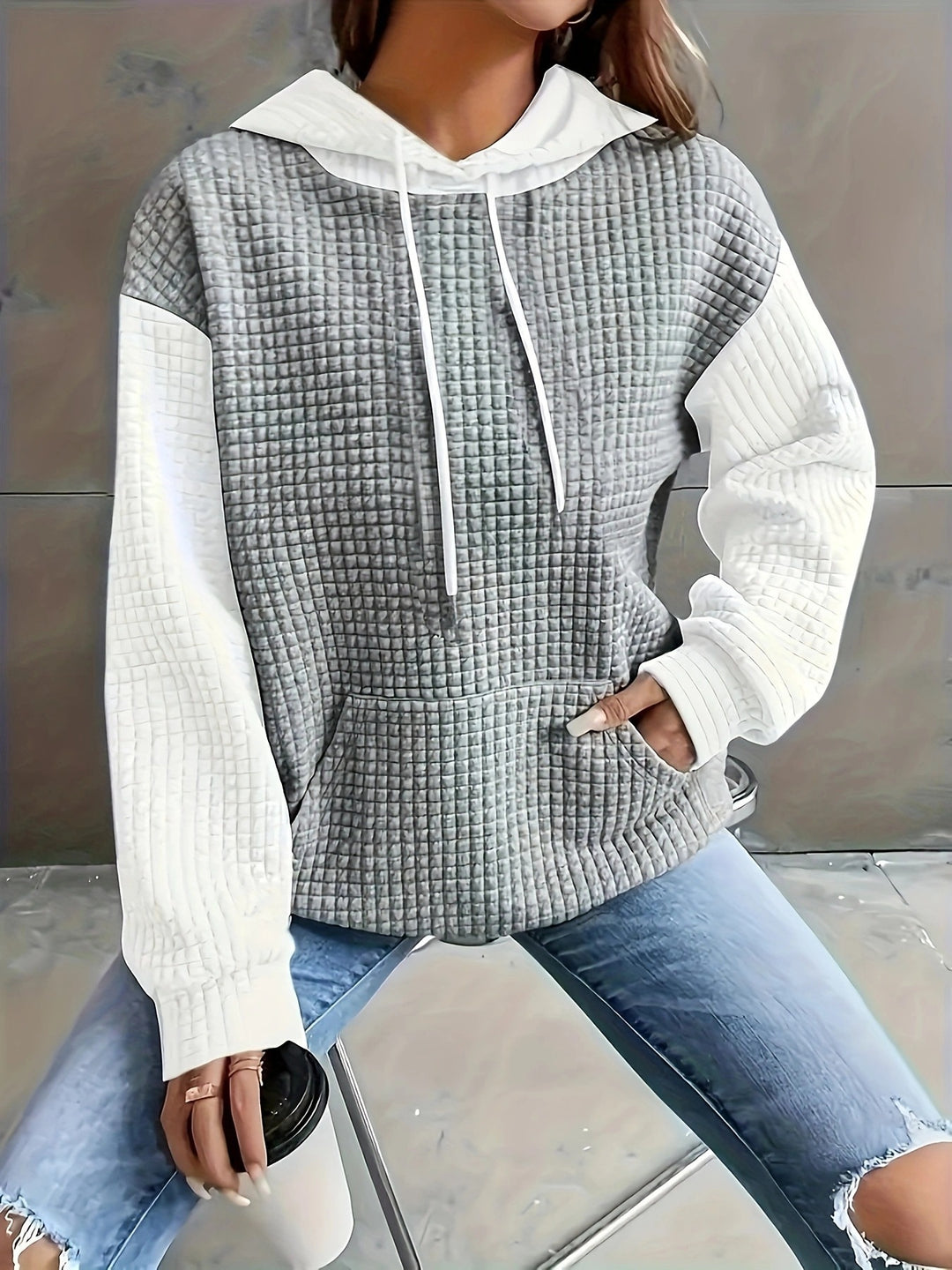 Dams Hoodie med strukturerad design och praktiska sidofickor Mirla-Eva Jonsson