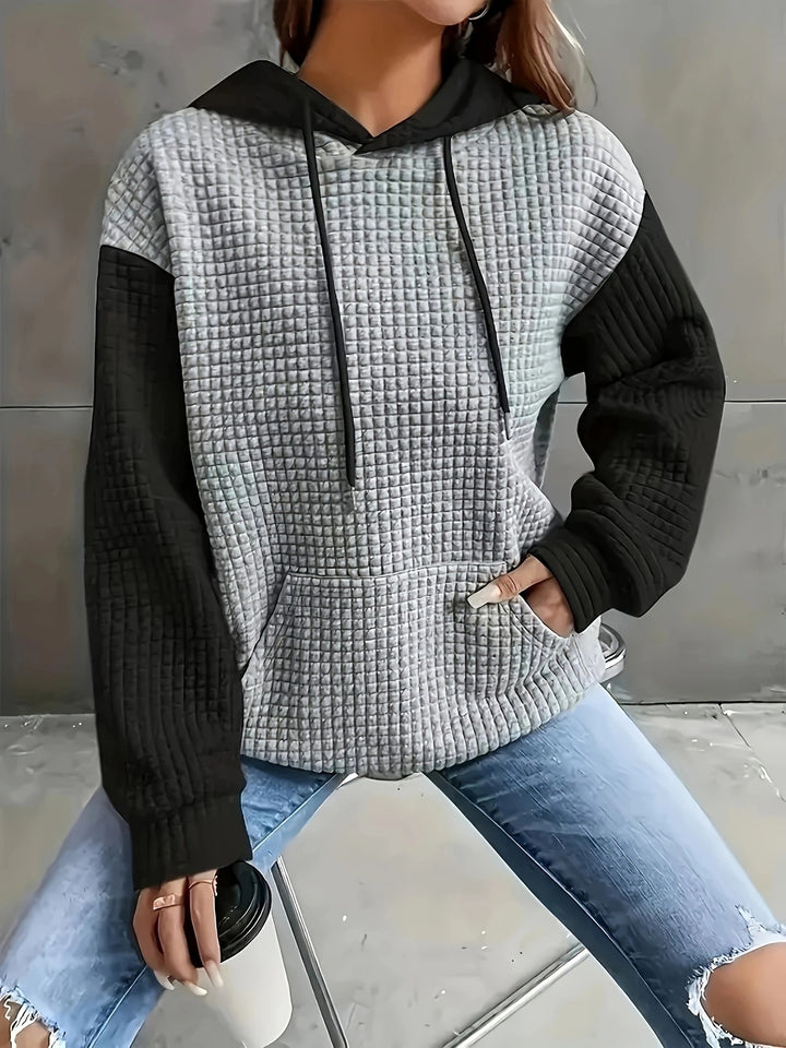 Dams Hoodie med strukturerad design och praktiska sidofickor Mirla-Eva Jonsson