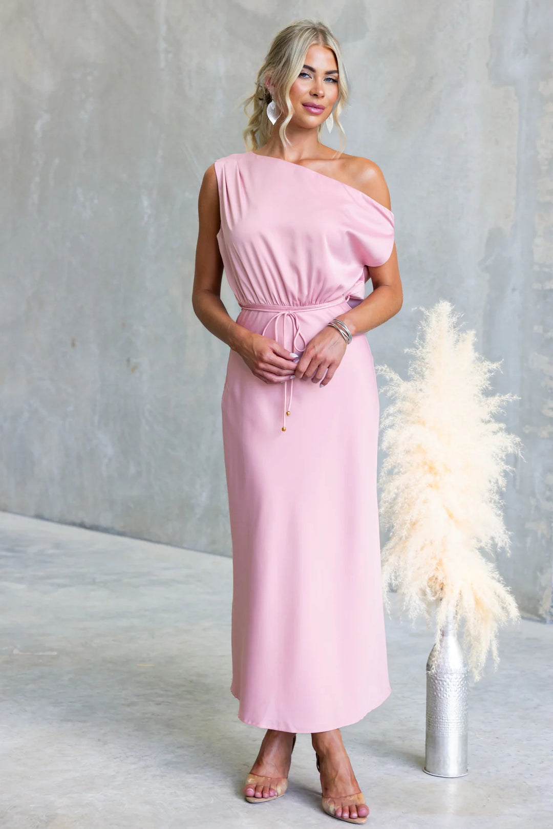 Dams Maxi Klänning med Off-Shoulder Design och Elastisk Midja Mirla-Eva Jonsson