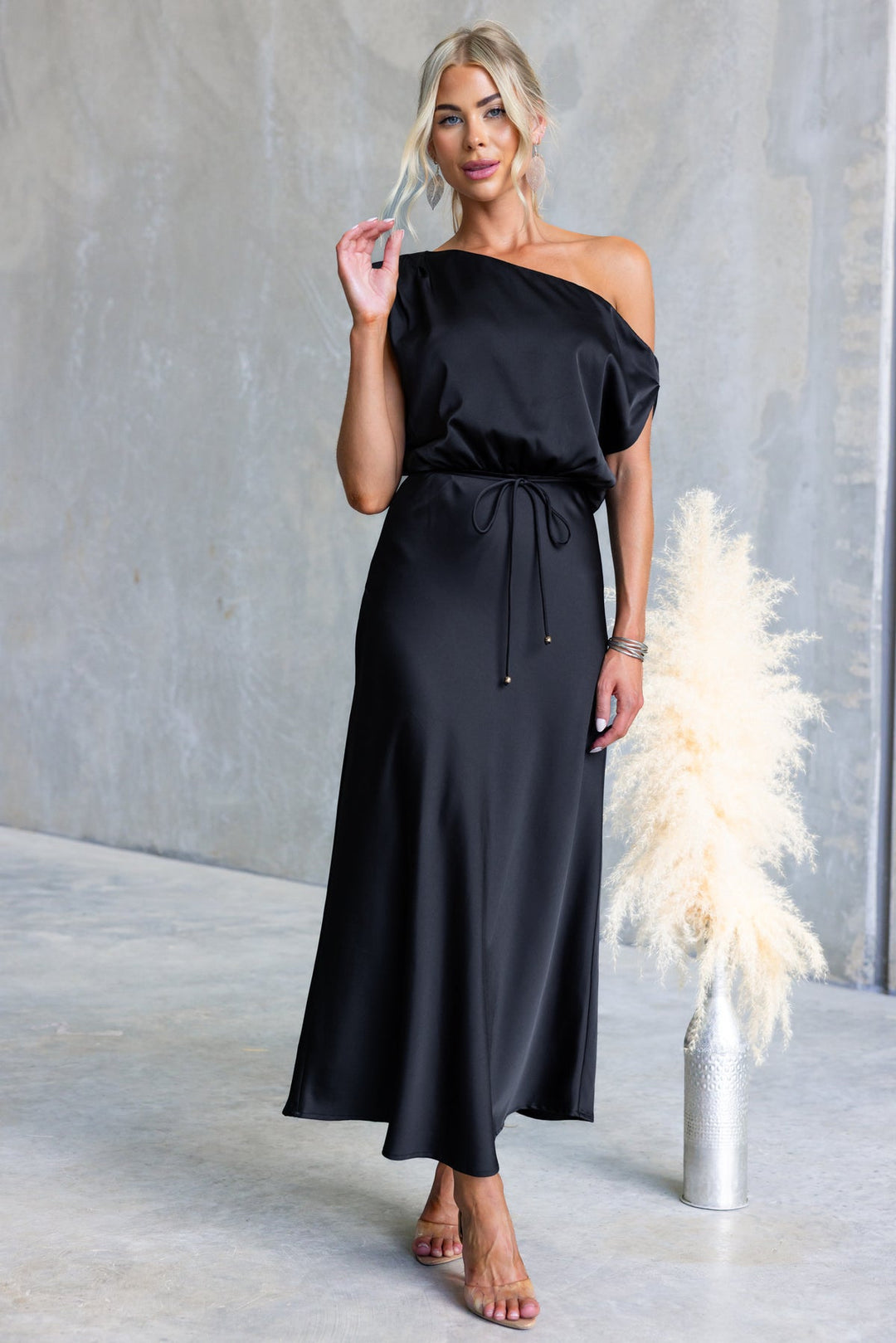 Dams Maxi Klänning med Off-Shoulder Design och Elastisk Midja Mirla-Eva Jonsson