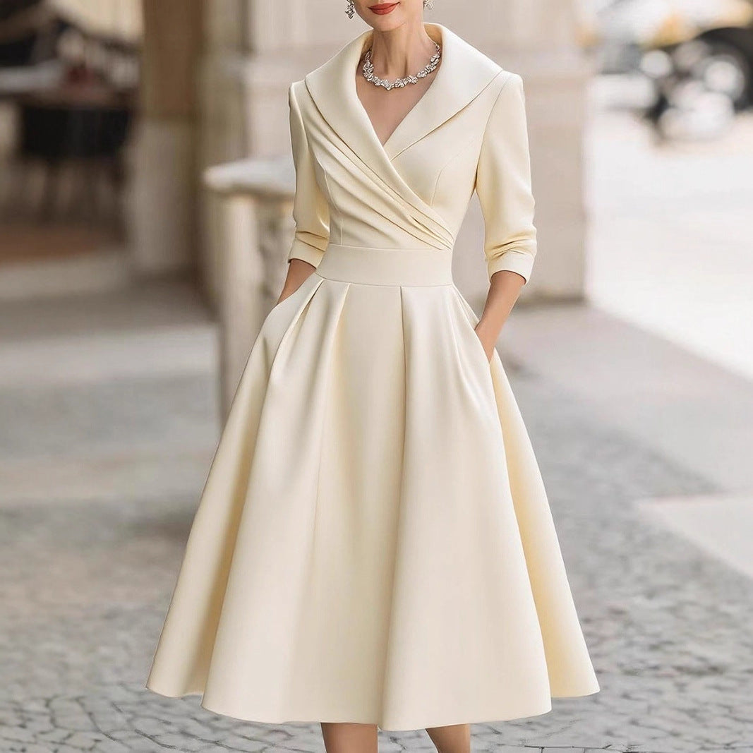 Dams Midi-klänning med elegant omslagsöverdel och figursydd silhuett Mirla-Eva Jonsson