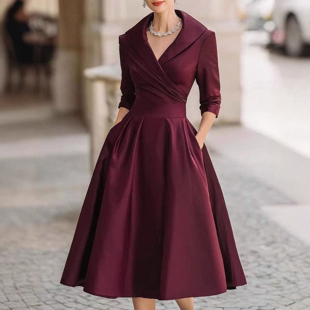 Dams Midi-klänning med elegant omslagsöverdel och figursydd silhuett Mirla-Eva Jonsson