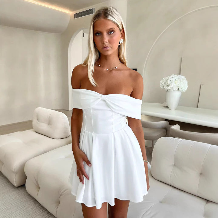 Dams Off-Shoulder Miniklänning med strukturerad överdel och utsvängd kjol Mirla-Eva Jonsson