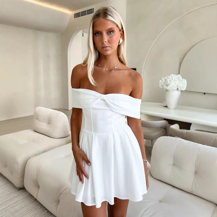 Dams Off-Shoulder Miniklänning med strukturerad överdel och utsvängd kjol Mirla-Eva Jonsson