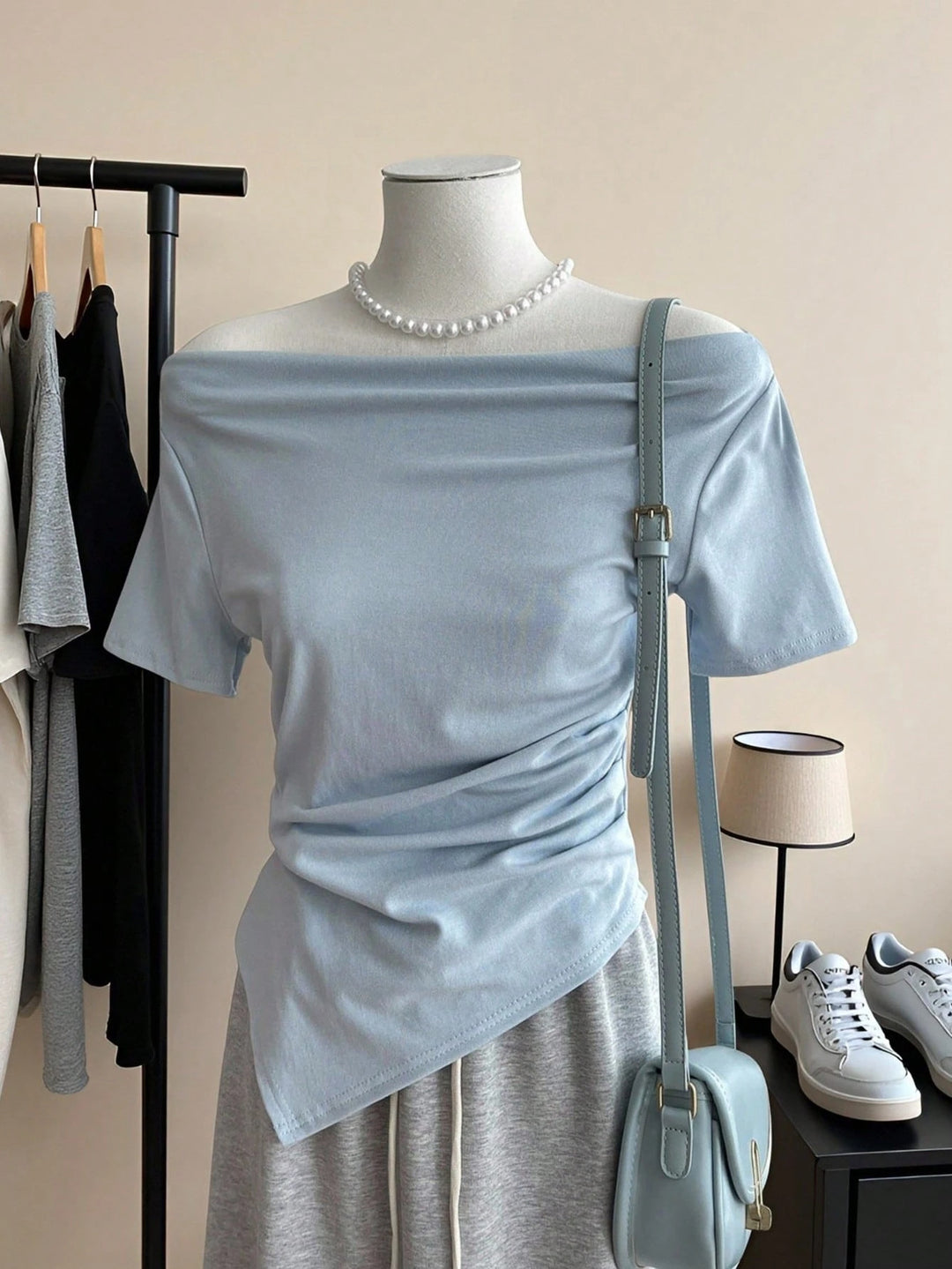 Dams Off-Shoulder T-shirt med rynkning Mirla-Eva Jonsson