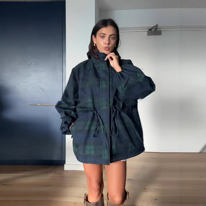 Dams Oversized Jacka i avslappnad rutdesign med praktiska fickor och midjesnörning Mirla-Eva Jonsson
