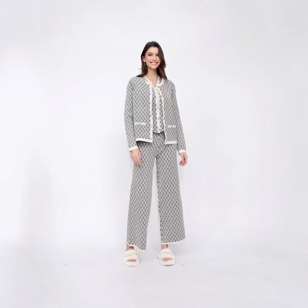 Dams Pyjamaset med modernt rutmönster och genomgående knappslå Mirla-Eva Jonsson