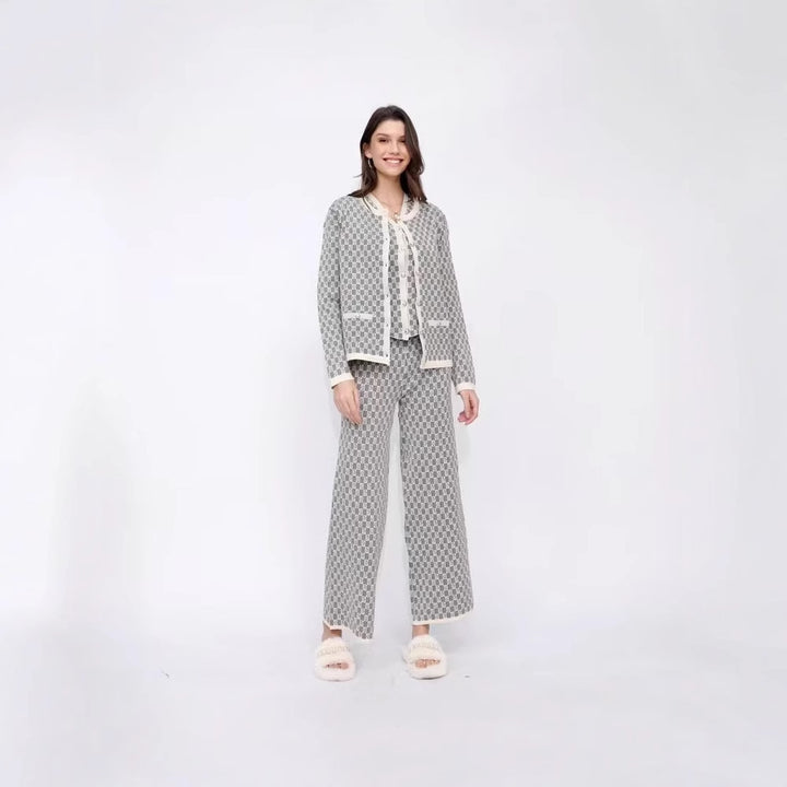 Dams Pyjamaset med modernt rutmönster och genomgående knappslå Mirla-Eva Jonsson