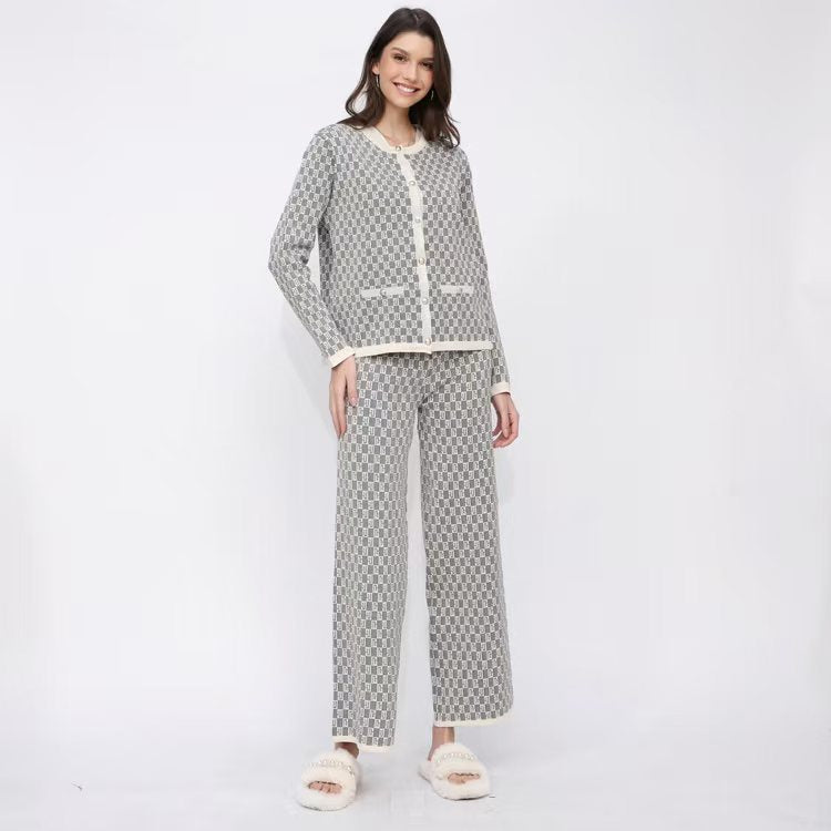 Dams Pyjamaset med modernt rutmönster och genomgående knappslå Mirla-Eva Jonsson