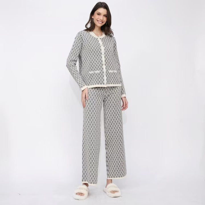 Dams Pyjamaset med modernt rutmönster och genomgående knappslå Mirla-Eva Jonsson