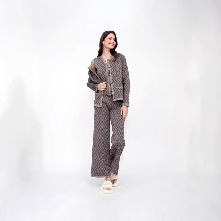 Dams Pyjamaset med modernt rutmönster och genomgående knappslå Mirla-Eva Jonsson