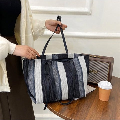 Dams Shopper-väska med moderna ränder och mångsidig insida Mirla-Eva Jonsson