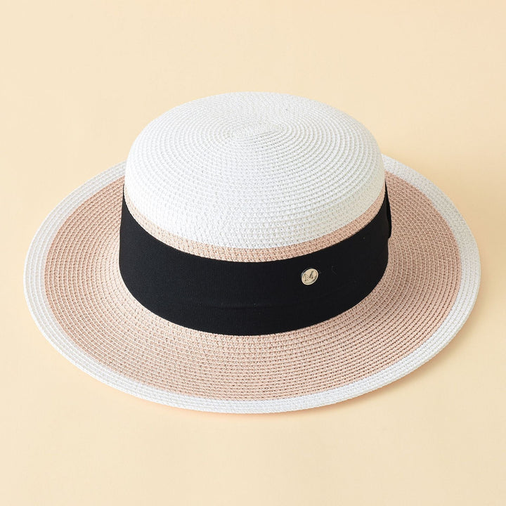 Dams Straw Hat i klassisk Boater-stil med bred brätte och dekorativt band Mirla-Eva Jonsson