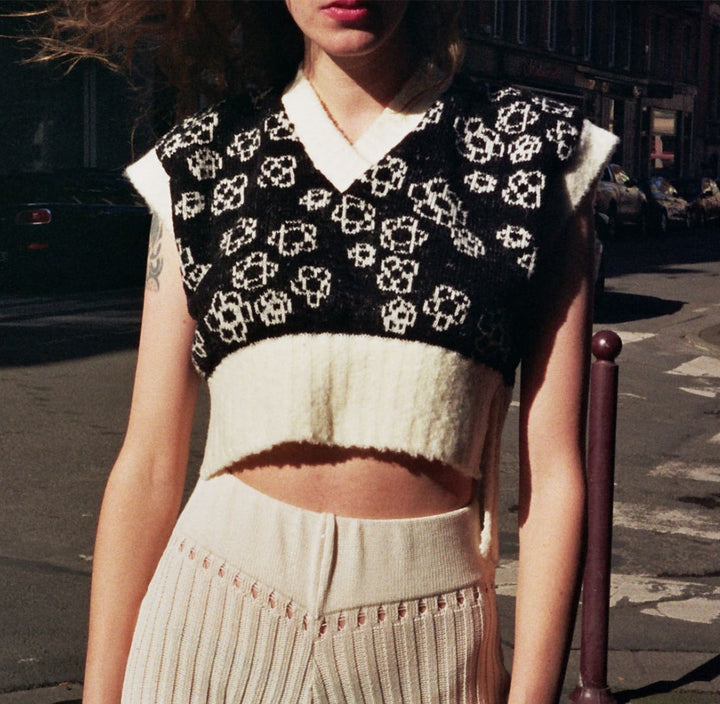 Dams Strick-Crop-Top med unikt dödskalle-mönster Mirla-Eva Jonsson