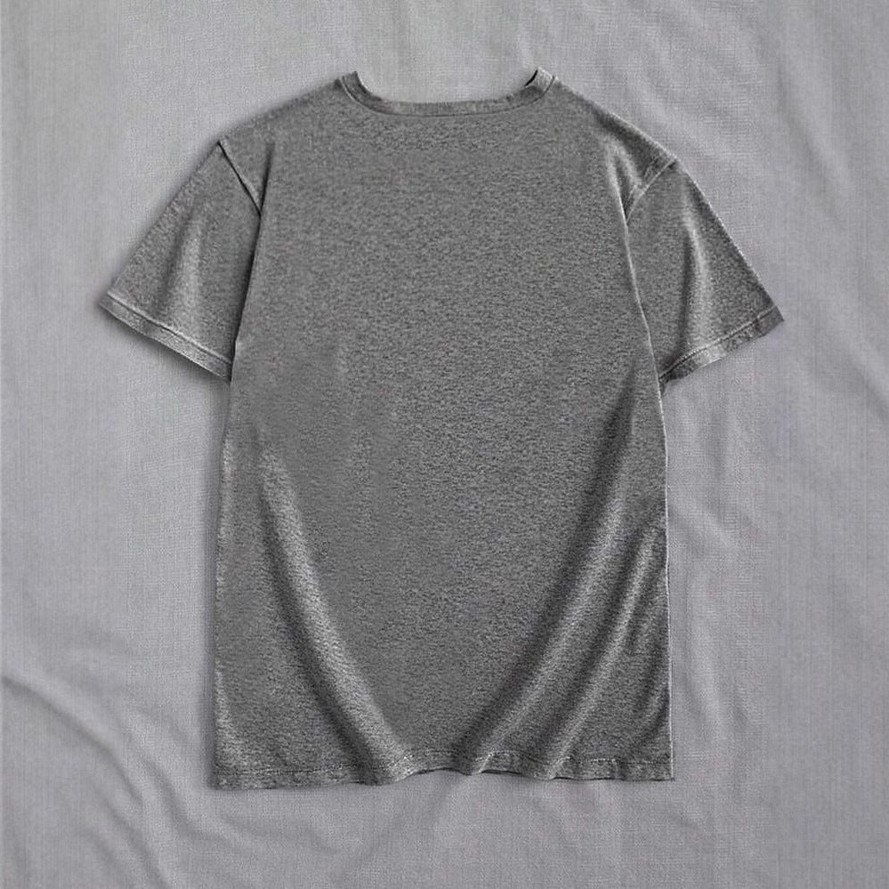 Dams T-shirt med konstnärlig fjärilsdesign och hjärtformad accent Mirla-Eva Jonsson