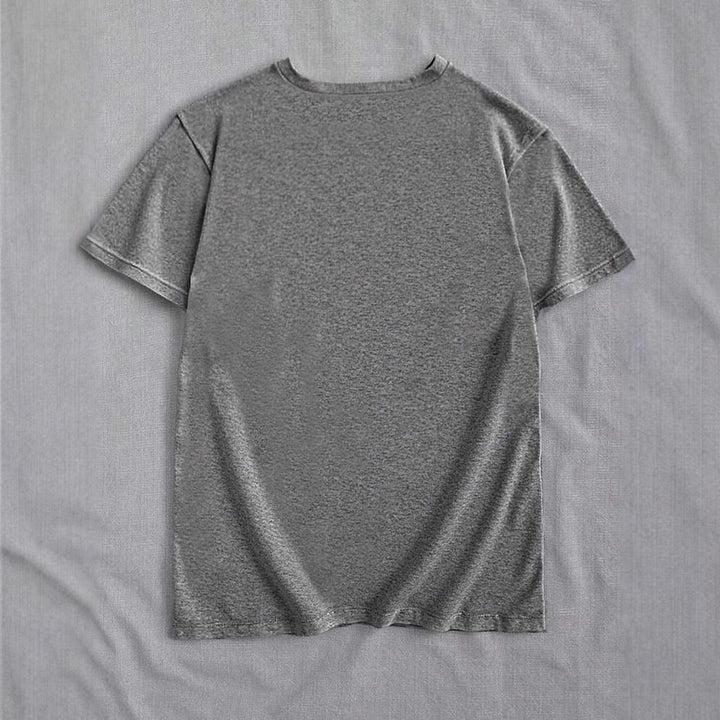 Dams T-shirt med konstnärlig fjärilsdesign och hjärtformad accent Mirla-Eva Jonsson