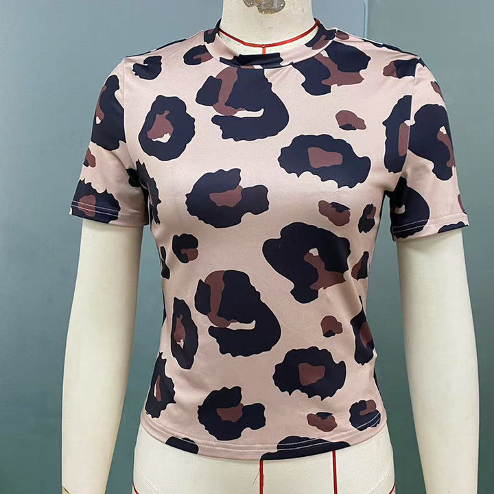 Dams T-shirt med modernt leopardtryck och figursydd klippning Mirla-Eva Jonsson