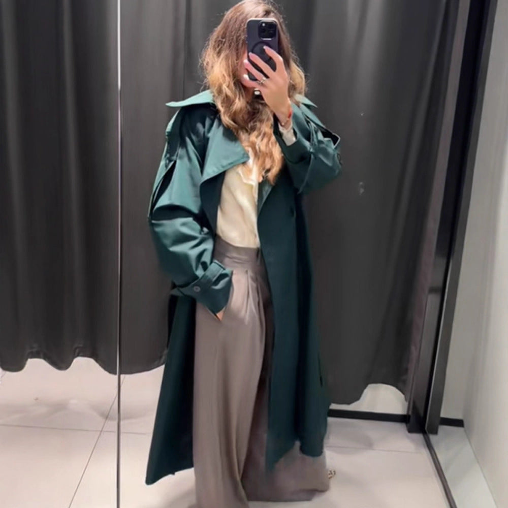 Dams Trenchcoat med moderna detaljer och bred krage Mirla-Eva Jonsson