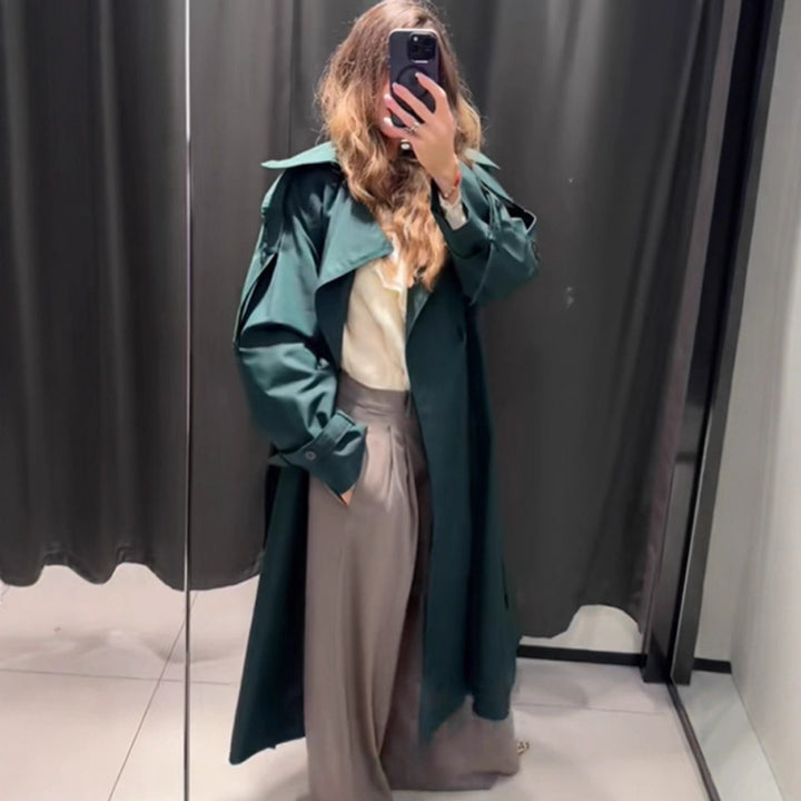 Dams Trenchcoat med moderna detaljer och bred krage Mirla-Eva Jonsson